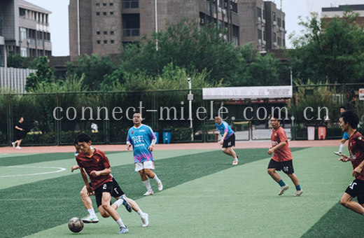篮球入筐瞬间比分定格